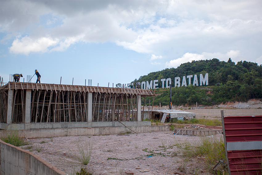 Ikon "Welcome to Batam" di Bukit Clara, Batam, Kepri, Senin (28/7).[astakom/str-Andaru AK]