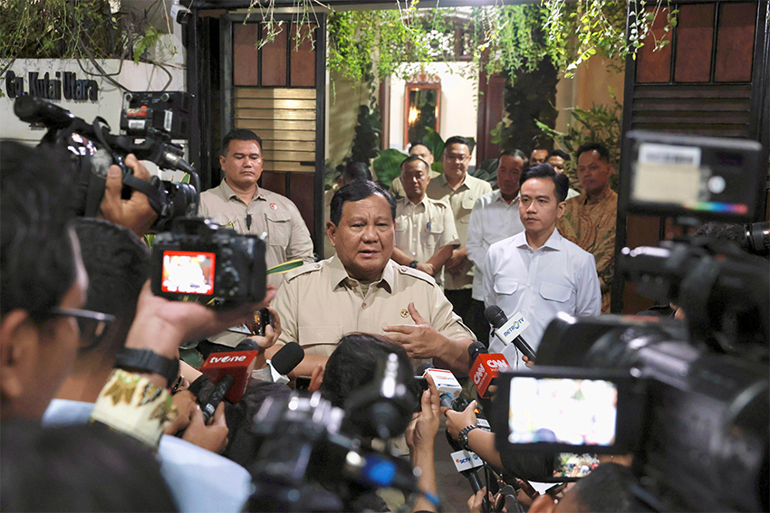 Presiden Prabowo bertemu Jokowi, di Solo, Jawa Tengah, Minggu (20/7). [Tim Media Presiden]
