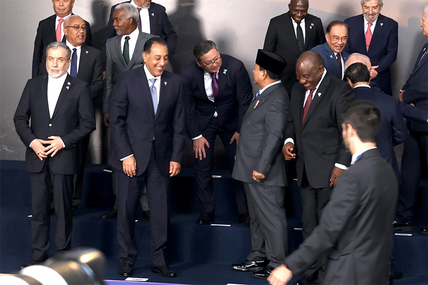 Presiden Prabowo menghadiri sesi pleno KTT BRICS, di Rio de Janeiro, Brasil, Minggu (6/7). [Tim Media Presiden]