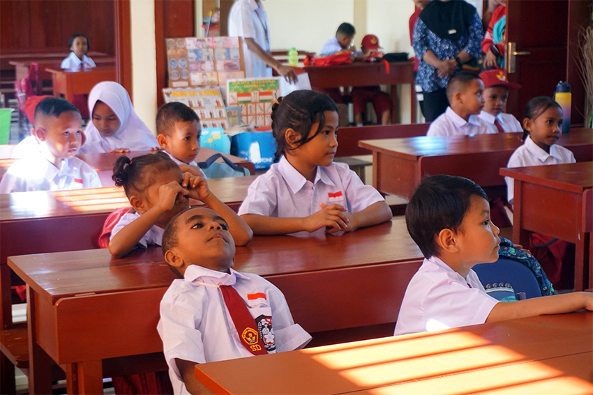 Masa Pengenalan Lingkungan Sekolah, di SD Kota Sorong, Papua Barat Daya, Senin (7/7). [astakom/str-Mumtazah]