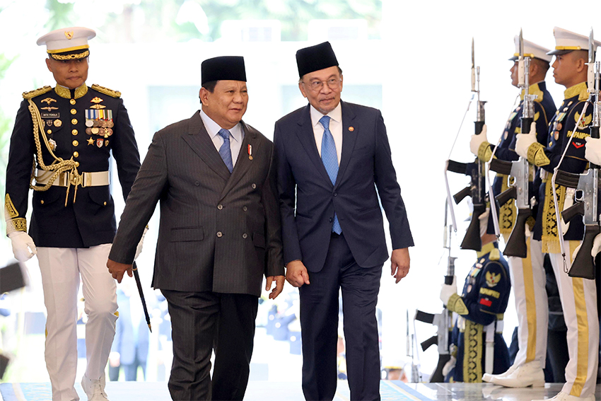Presiden Prabowo menerima kunjungan PM Malaysia Anwar Ibrahim, di Istana Merdeka, Jakarta, Selasa (29/7). [Tim Media Presiden]