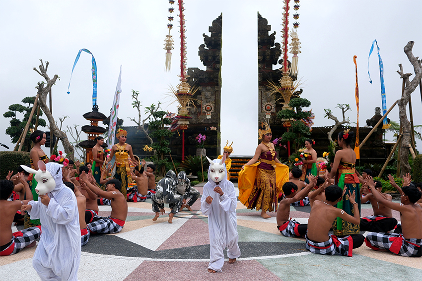 Parade Seni, di Desa Candikuning, Tabanan, Bali, Sabtu (12/7). [astakom/str-Putu Yuka]
