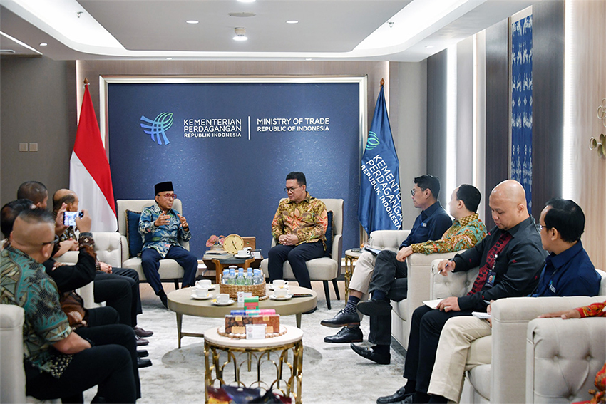 Mendag Budi Santoso menerima kunjungan Ketua Dewan Pembina APRINDO Abdul Latief, di Jakarta, Rabu (16/7). [astakom/Kemendag]