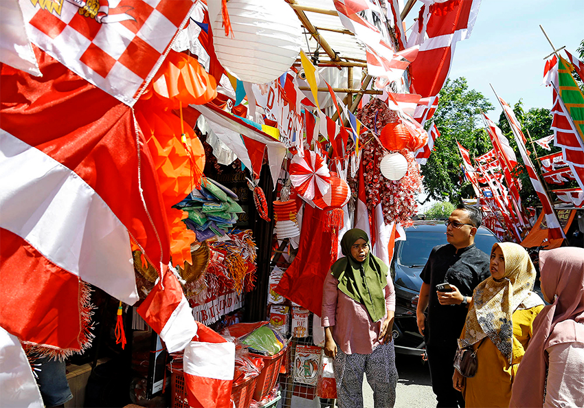 Kampung Bendera Darmokali, di Darmokali, Surabaya, Jawa Timur, Rabu (23/7). [astakom/str-Dipta Pratomo]
