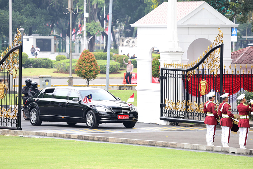 Presiden Prabowo menerima kunjungan PM Malaysia Anwar Ibrahim, di Istana Merdeka, Jakarta, Selasa (29/7). [Tim Media Presiden]