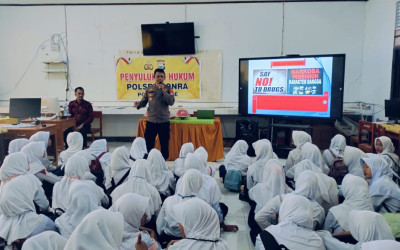 Kapolsek Tonra Bangun Karakter Siswa Baru, Inspirasi Disiplin Sejak Hari Pertama Sekolah