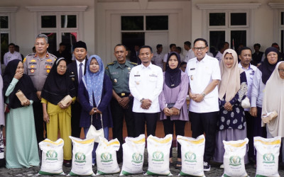 Menjaga Ketahanan Pangan, Bone Lepas Ribuan Ton Beras untuk Warga Kurang Mampu