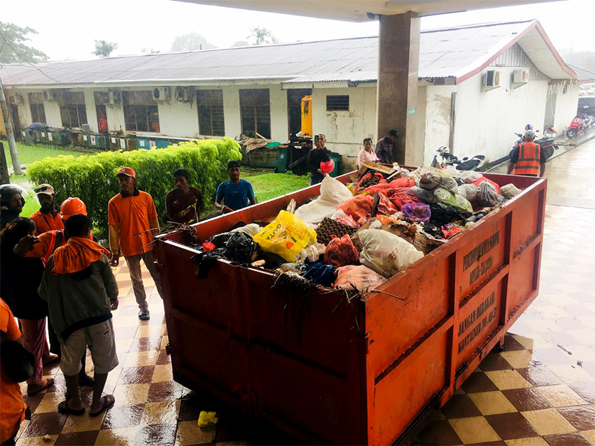 Unjuk Rasa di Kantor Wali Kota Sorong, Papua Barat Daya, Rabu (16/7). [astakom/str-Mumtazah]