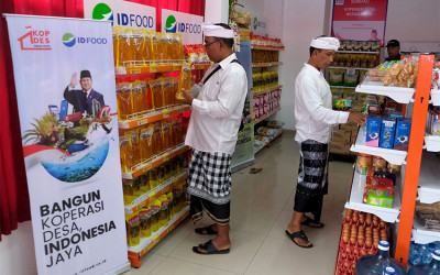 Warga Tabanan Belanja di Kopdes Merah Putih