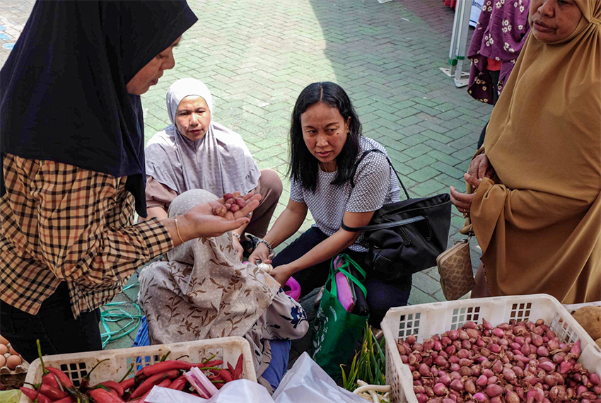 Gerakan Pangan Murah, di Makassar, Sulawesi Selatan, Selasa (22/7). [astakom/str-Arfa Ramlan]