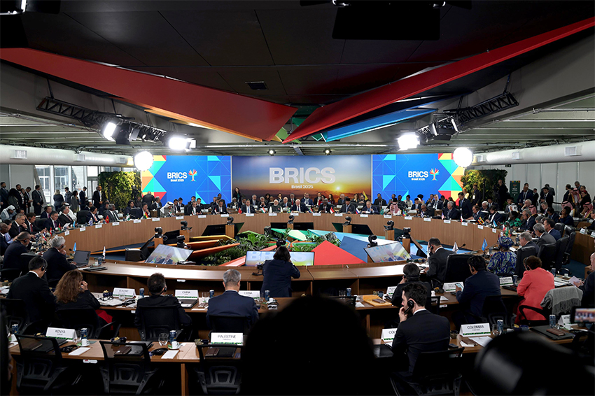 Presiden Prabowo menghadiri sesi pleno KTT BRICS, di Rio de Janeiro, Brasil, Minggu (6/7). [Tim Media Presiden]