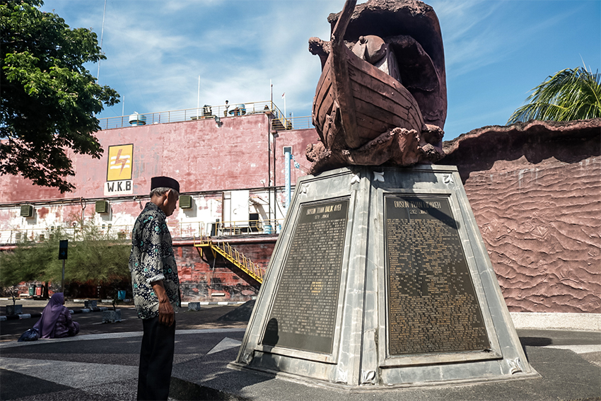 Monumen PLTD Apung, di Banda Aceh, Jumat (18/7). [astakom/str-Wahyu Majiah]