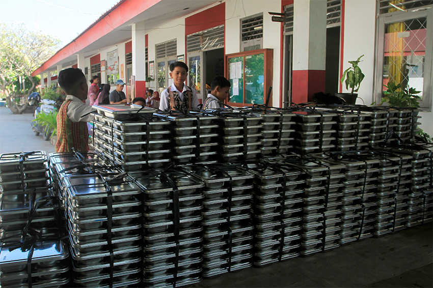 Makanan Bergizi Gratis (MBG) di SDI Osmok, Kota Kupang, NTT, Kamis (17/7). [astakom/str- Axel Olivier]