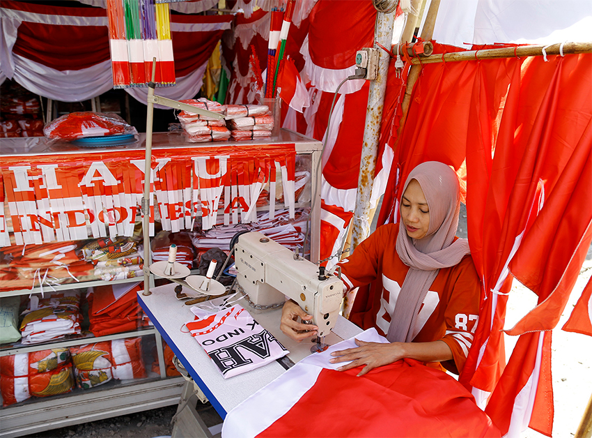 Kampung Bendera Darmokali, di Darmokali, Surabaya, Jawa Timur, Rabu (23/7). [astakom/str-Dipta Pratomo]