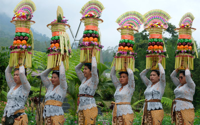 Tari Kecak dan Parade Gebogan di Tabanan