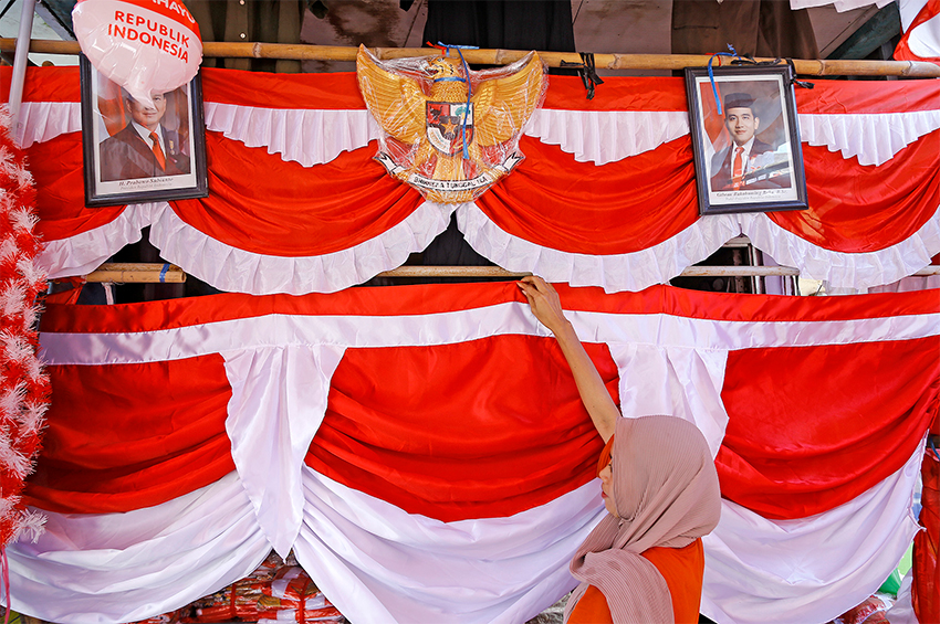 Kampung Bendera Darmokali, di Darmokali, Surabaya, Jawa Timur, Rabu (23/7). [astakom/str-Dipta Pratomo]
