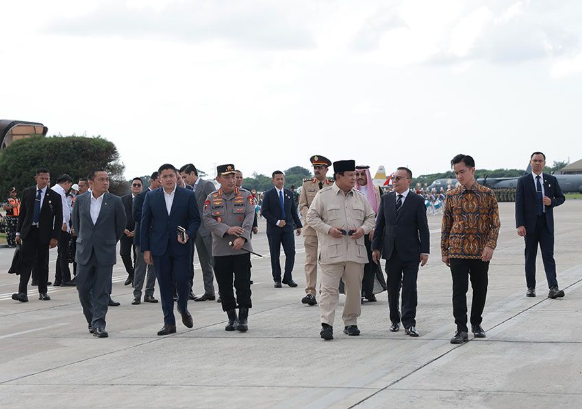 Presiden Prabowo bertolak ke Arab Saudi, dari Pangkalan Udara Halim Perdanakusuma, Jakarta, Selasa (1/7). [Tim Media Presiden]