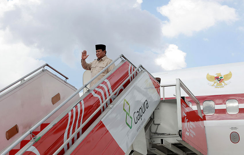 Presiden Prabowo bertolak ke Arab Saudi, dari Pangkalan Udara Halim Perdanakusuma, Jakarta, Selasa (1/7). [Tim Media Presiden]