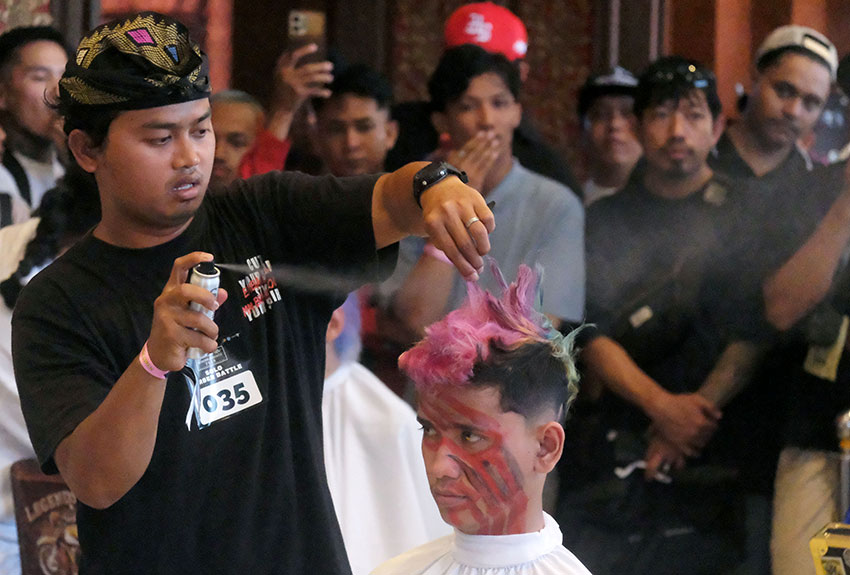 Kontes gaya rambut di Bali Barber Expo 2025, di Denpasar, Bali, Sabtu (5/7). [astakom/str-Putu Yuka]