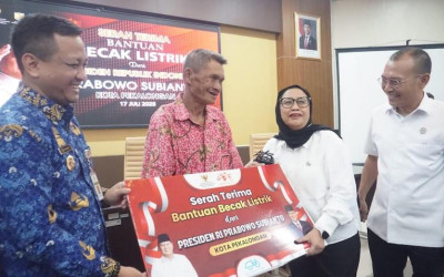Bukan Sekadar Janji, Prabowo Bagi Becak Listrik Gratis