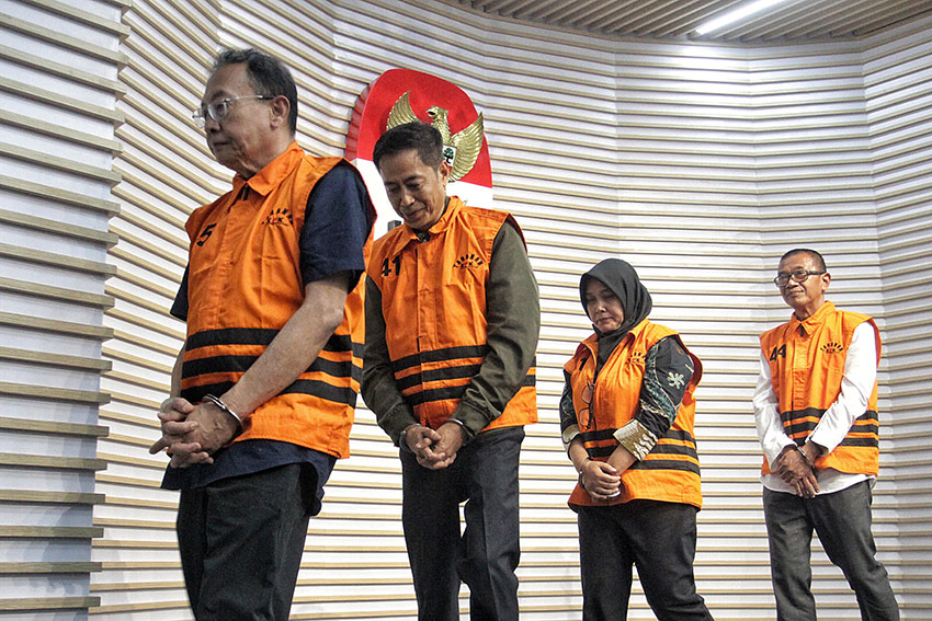 Empat tersangka dugaan korupsi di Kemnaker ditahan, di Gedung KPK, Jakarta, Kamis (17/7). [astakom/str-Antasena]