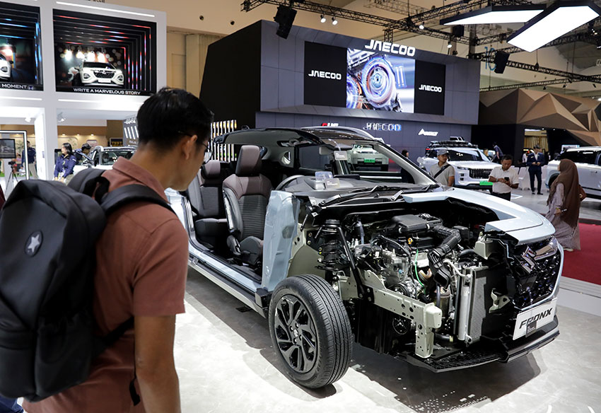Suasana pameran automotif GIIAS 2025, di ICE BSD, Serpong, Tangerang, Banten, Kamis (24/7). [astakom/M Syauqi Amrullah]