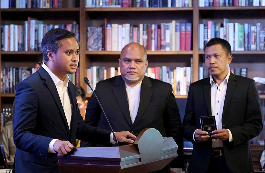Presiden Prabowo menggelar pertemuan dengan 82 Profesional Muda, di Padepokan Garudayaksa, Hambalang, Bogor, Jawa Barat, Sabtu (26/7). [Tim Media Presiden]