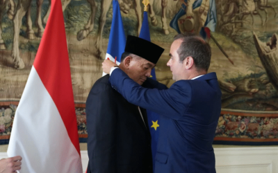 Sjafrie Sjamsoeddin Terima Penghargaan Kehormatan dari Menhan Prancis