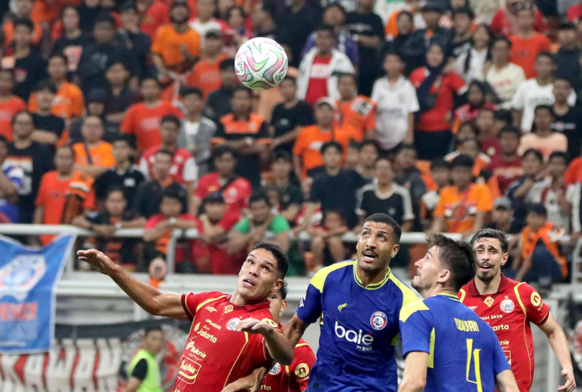 Laga uji coba Persija Jakarta vs Arema FC, di JIS, Jakarta, Sabtu (26/7). [astakom/M Syauqi Amrullah]