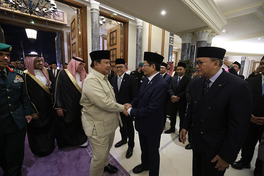 Presiden Prabowo tiba di Bandara Internasional King Abdul Aziz, Jeddah, Selasa (1/7). [Tim Medai Presiden]