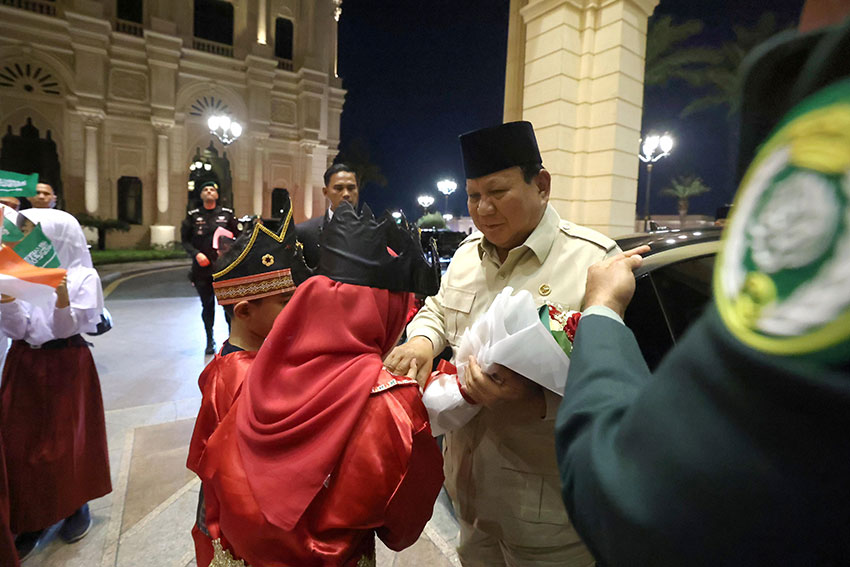 Presiden Prabowo tiba di Bandara Internasional King Abdul Aziz, Jeddah, Selasa (1/7). [Tim Medai Presiden]