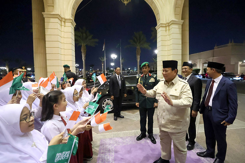 Presiden Prabowo tiba di Bandara Internasional King Abdul Aziz, Jeddah, Selasa (1/7). [Tim Medai Presiden]