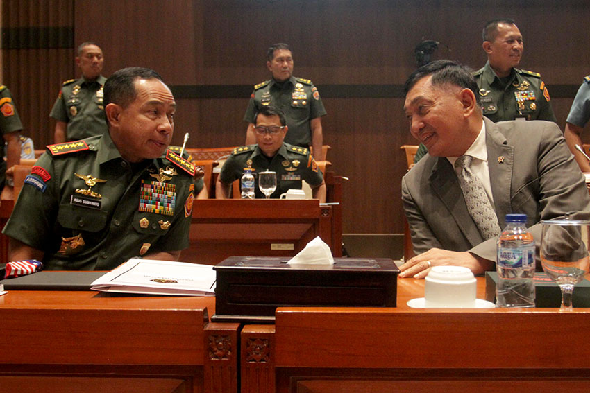 Menhan Sjafrie Sjamsoeddin raker dengan Komisi I DPR, di Kompleks Parlemen, Senayan, Jakarta, Rabu (2/7). [astakom/str- Antasena]