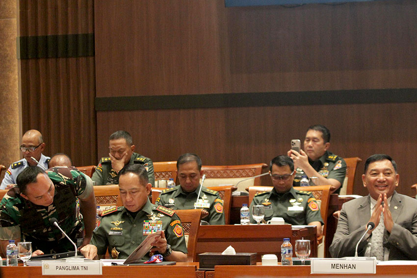 Menhan Sjafrie Sjamsoeddin raker dengan Komisi I DPR, di Kompleks Parlemen, Senayan, Jakarta, Rabu (2/7). [astakom/str- Antasena]