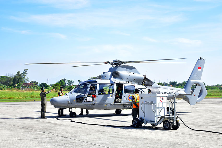 Wing Udara 2 Puspenerbal TNI AL gelar latihan taktis evakuasi, di Surabaya, Jawa Timur, Kamis (17/7). [astakom/Pen Puspenerbal]
