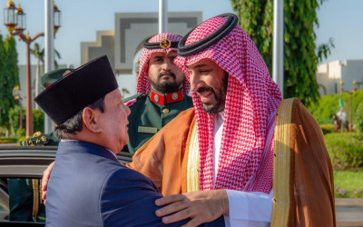 Presiden Prabowo Subianto Disambut Pangeran Mohammed bin Salman di Istana Al-Salam