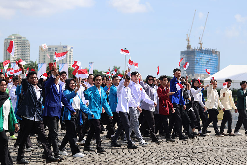 Atraksi Polri saat upacara HUT ke-79 Bhayangkara, di kawasan Monumen Nasional (Monas), Jakarta, Selasa (1/7). [astakom/M Maulana Putra Nugraha]