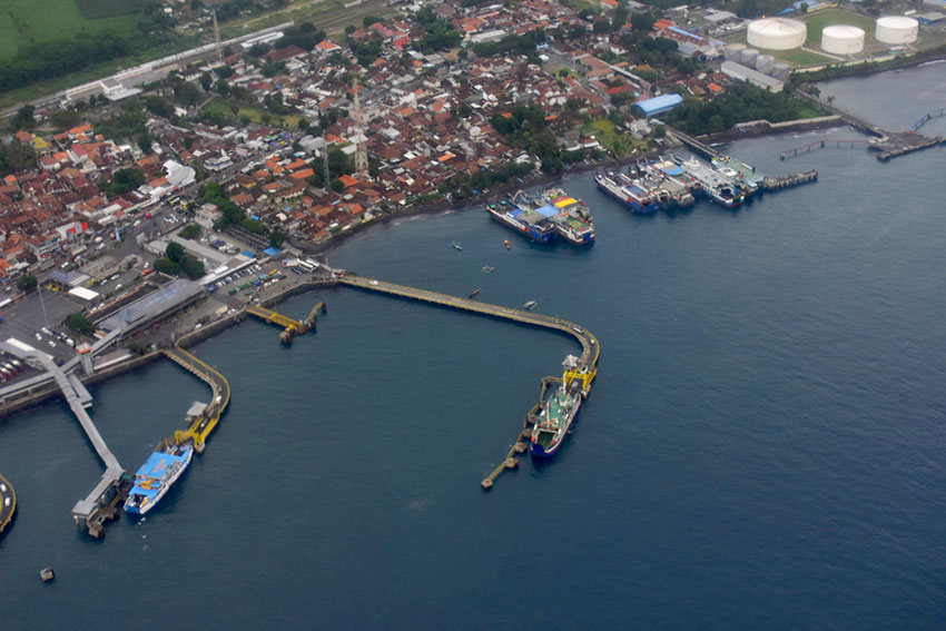 TNI AL mengerahkan pesawat udara CN 235-220 dari Skuadron Udara 800 Wing Udara 2 Puspenerbal Juanda, Sidoarjo, Jawa Timur, Kamis (3/7). [astakom/Pen Puspenerbal]