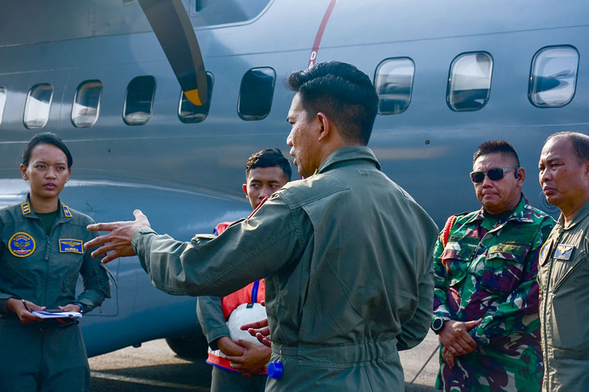 TNI AL mengerahkan pesawat udara CN 235-220 dari Skuadron Udara 800 Wing Udara 2 Puspenerbal Juanda, Sidoarjo, Jawa Timur, Kamis (3/7). [astakom/Pen Puspenerbal]