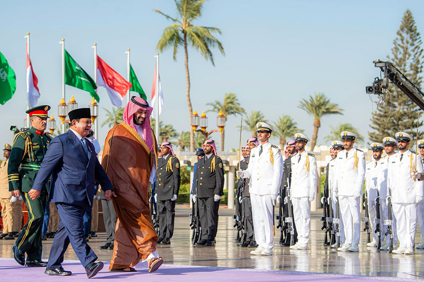Presiden Prabowo bertemu PM Mohammed bin Salman Al Saud, di Istana Al-Salam, Jeddah, Arab Saudi, Rabu (2/7). [TIm Media Presiden]