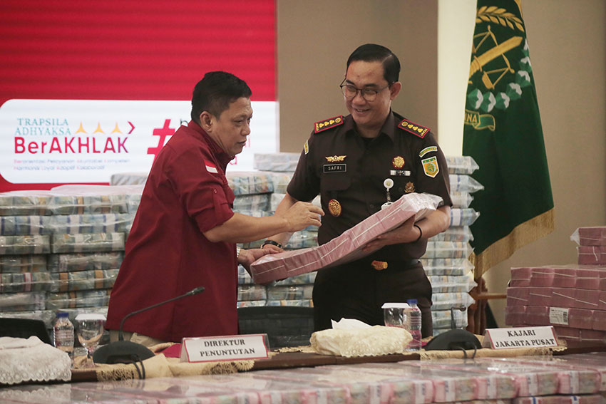 Keterangan Pers mengenai perkara ekspor CPO pada periode Januari 2021 hingga Maret 2022, di Gedung Bundar, Kejaksaan Agung, Jakarta, Rabu (2/7). [astakom/str-Antasena]