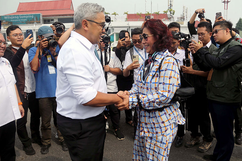 Gubernur Jabar Dedi Mulyadi meresmikan pembukaan rute penerbangan baru, di Bandara Husein Sastranegara, Bandung, Jawa Barat, Rabu (2/7). [astakom/str-Budi Yanto]