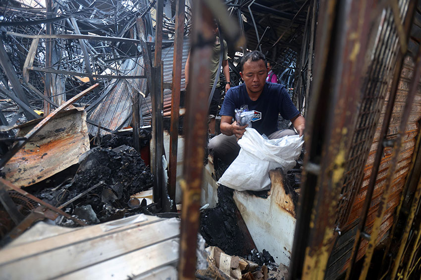 Pasar Taman Puring  pasca kebakaran, di Kebayoran Baru, Jakarta Selatan, Selasa (29/7). [astakom/str-Antasena]