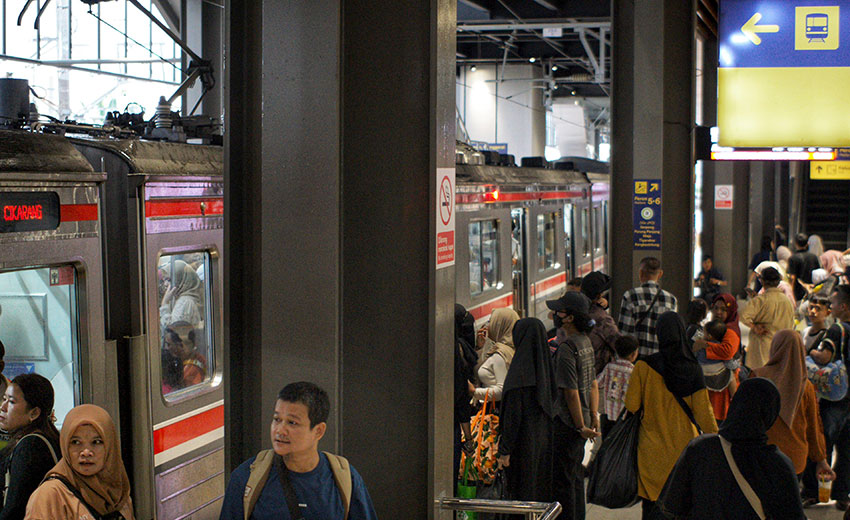Pengoperasian bangunan baru Stasiun Tanah Abang, Jakarta, Minggu (6/7). [astkom/M Maulana Nugraha Putra]