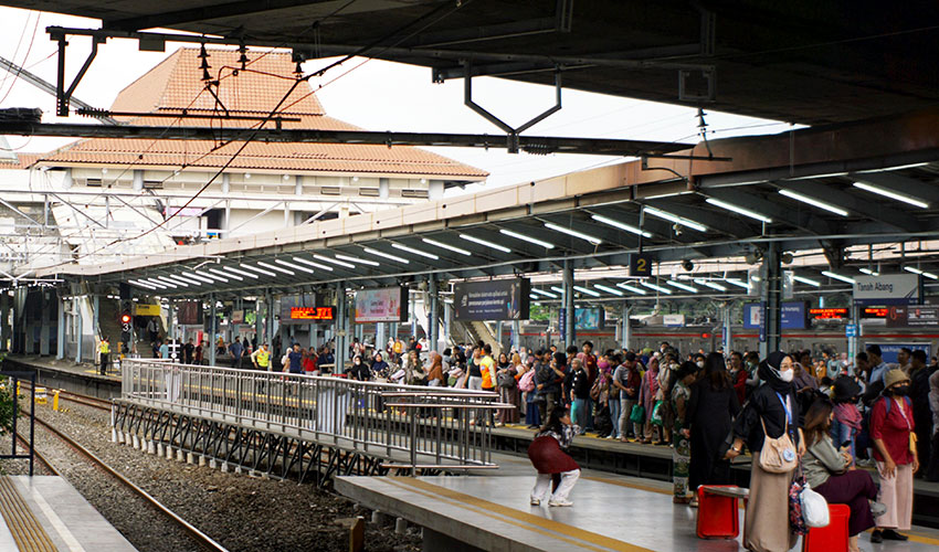 Pengoperasian bangunan baru Stasiun Tanah Abang, Jakarta, Minggu (6/7). [astkom/M Maulana Nugraha Putra]