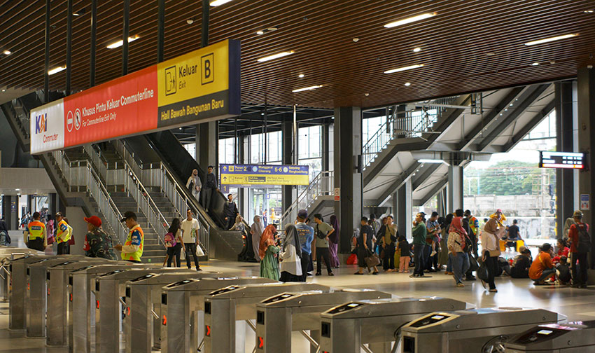 Pengoperasian bangunan baru Stasiun Tanah Abang, Jakarta, Minggu (6/7). [astkom/M Maulana Nugraha Putra]