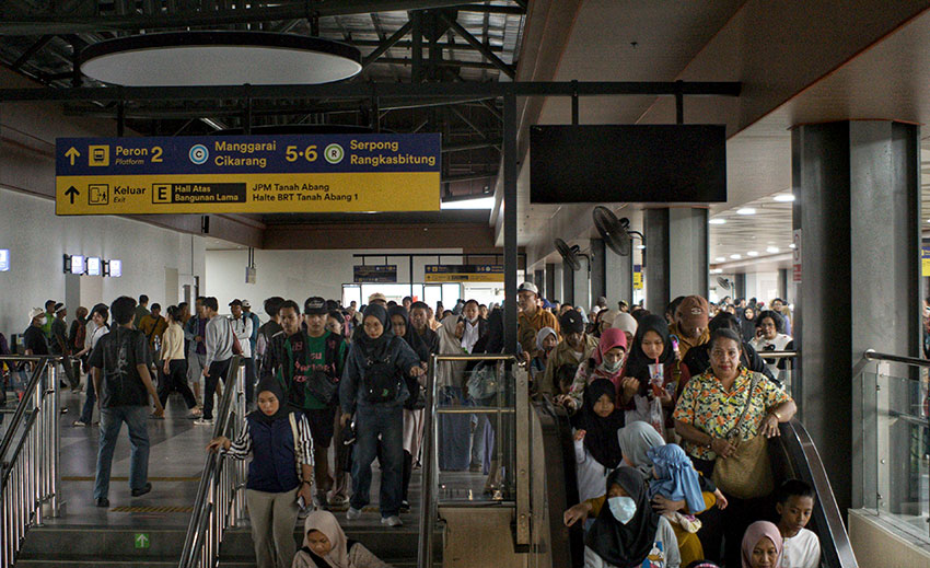 Pengoperasian bangunan baru Stasiun Tanah Abang, Jakarta, Minggu (6/7). [astkom/M Maulana Nugraha Putra]