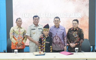 Tradisi Pacu Jalur, Menteri Kebudayaan Dorong Warisan Budaya Takbenda Ini Mendunia