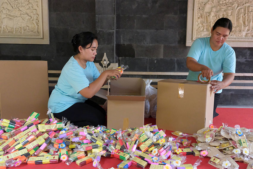 Produk UMKM perawatan tubuh dan aromaterapi khas Bali yang dibuat secara tradisional, di Gianyar, Bali, Kamis (24/7). [astakom/str-Putu Yuka]