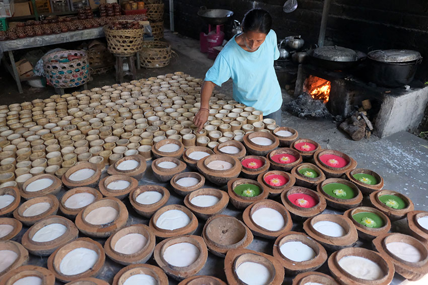 Produk UMKM perawatan tubuh dan aromaterapi khas Bali yang dibuat secara tradisional, di Gianyar, Bali, Kamis (24/7). [astakom/str-Putu Yuka]